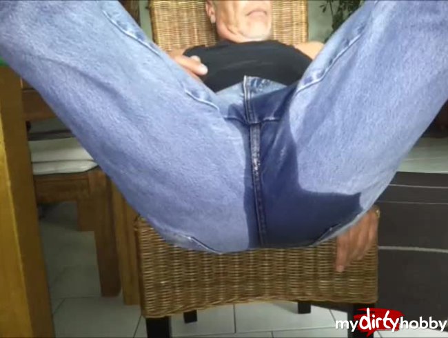 Blase in Jeans entleert