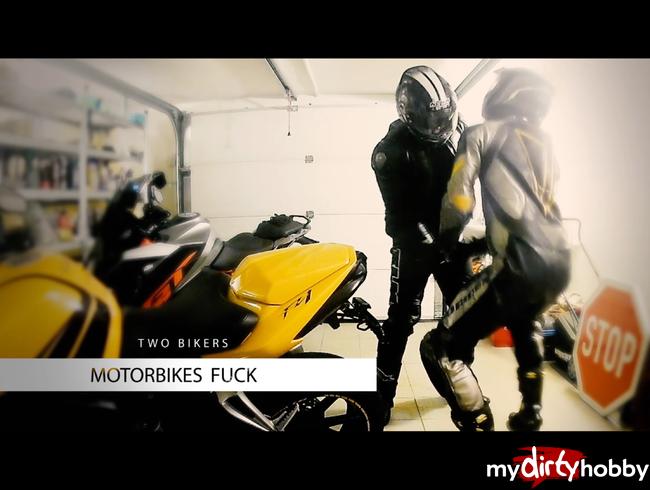 43 TWO BIKERS - MOTORBIKES FUCK