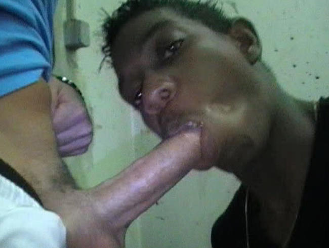 31 Ebony twink suck muy cock in my car and i fuck him in a public parking